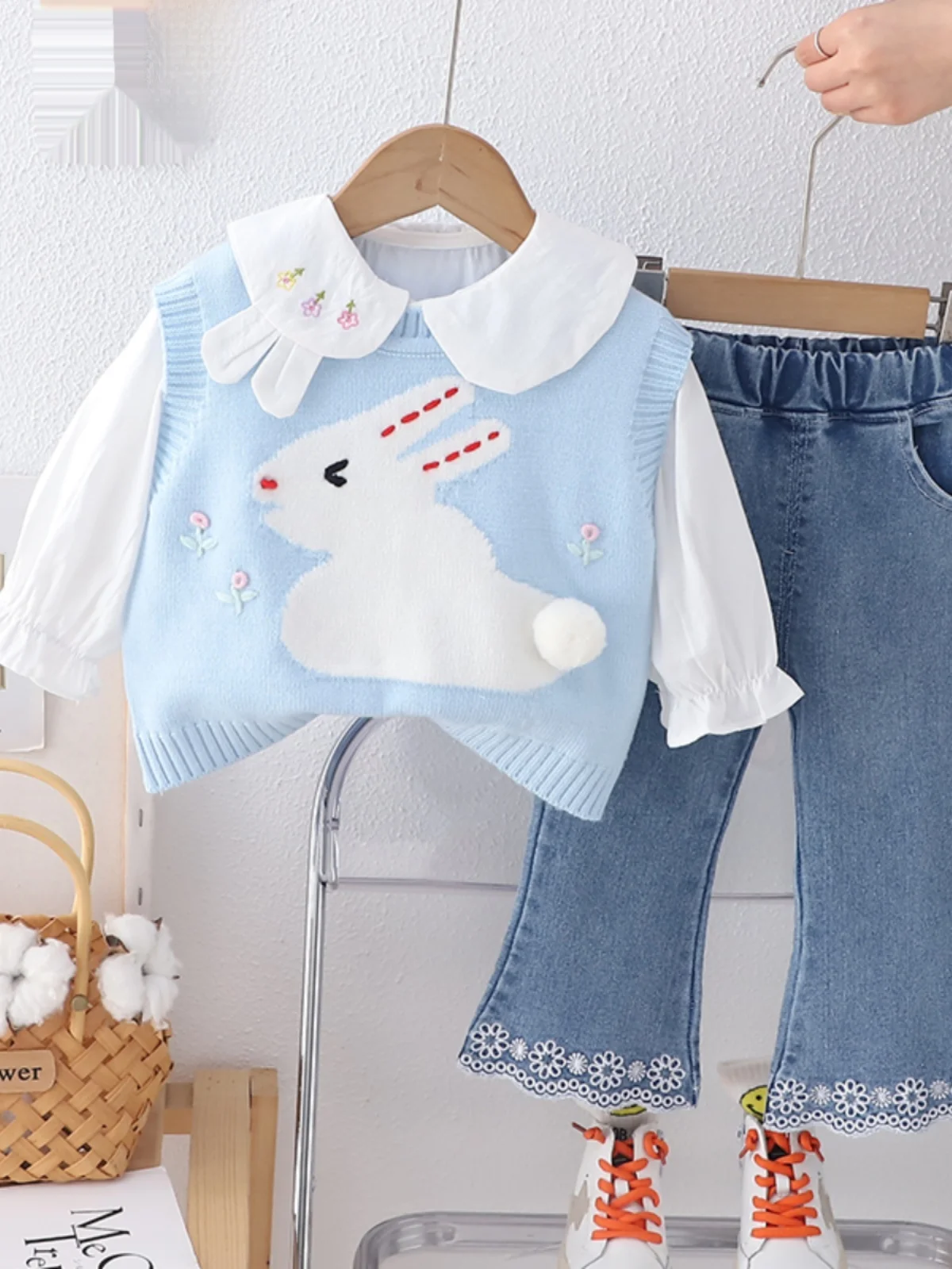 

Комплект из вязаного жилета и футболки для девочек в корейском стиле, весна-осень, новинка, модный детский костюм