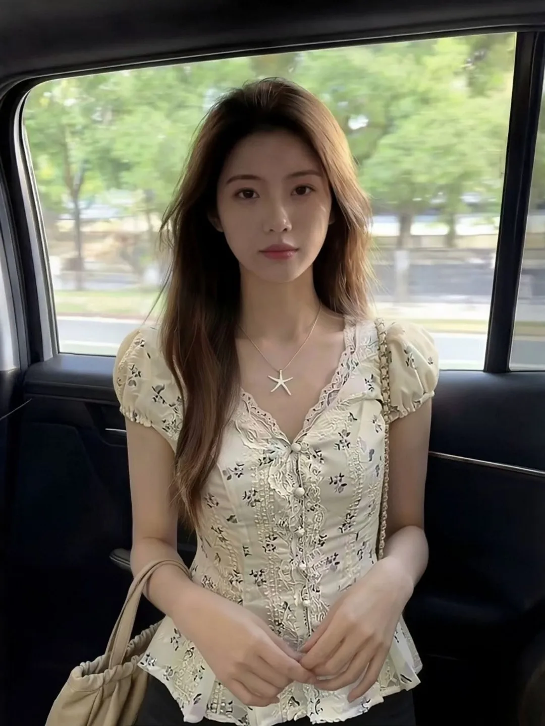 

Ruffle Hem Short Sleeve Lace Patchwork V-neck Women's Shirt Summer 2026 New Style Slimming Waist Design Korean Style Commute