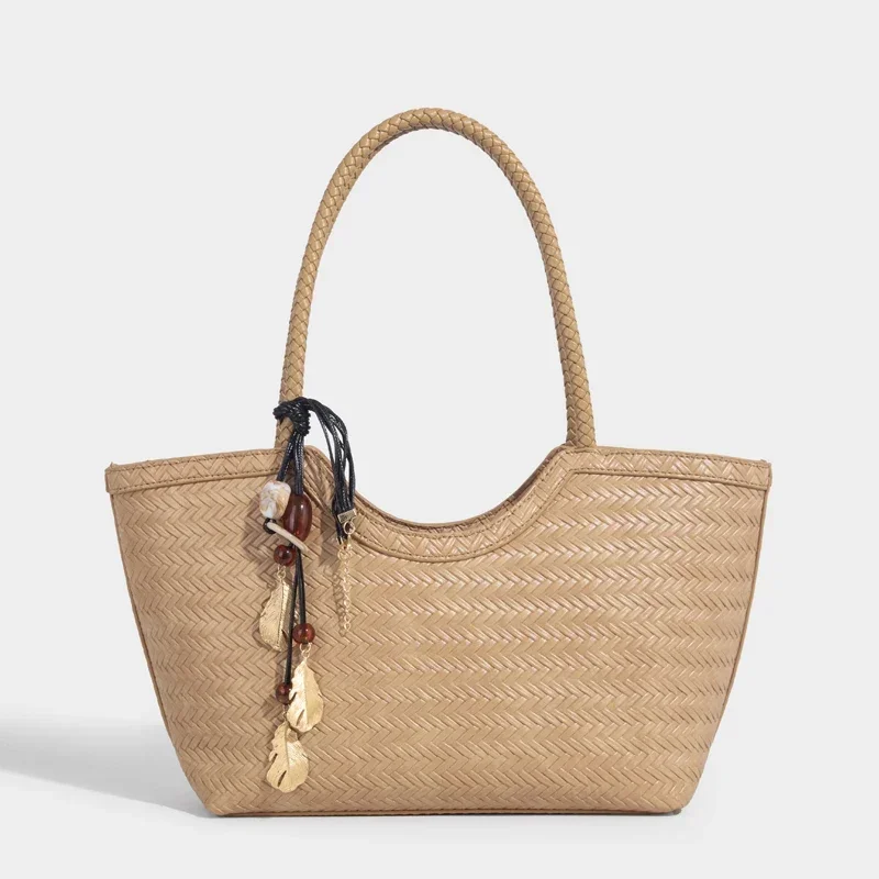 

Women's Woven Tote Bag Large Capacity Beach Bag Bohemian Shoulder Bag With Feather Pendant Handbag For Vacation Travel Shopping