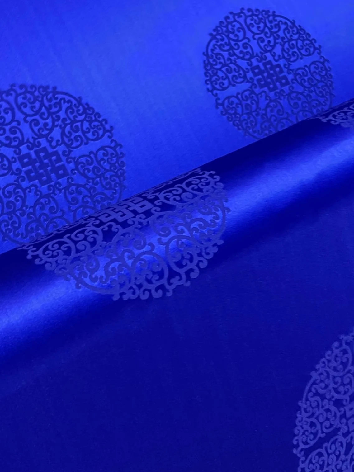 

Новая китайская шелковая ткань, 100% шелк, 30 момме, цветочный атлас, монгольский халат, тибетский костюм, традиционный китайский наряд