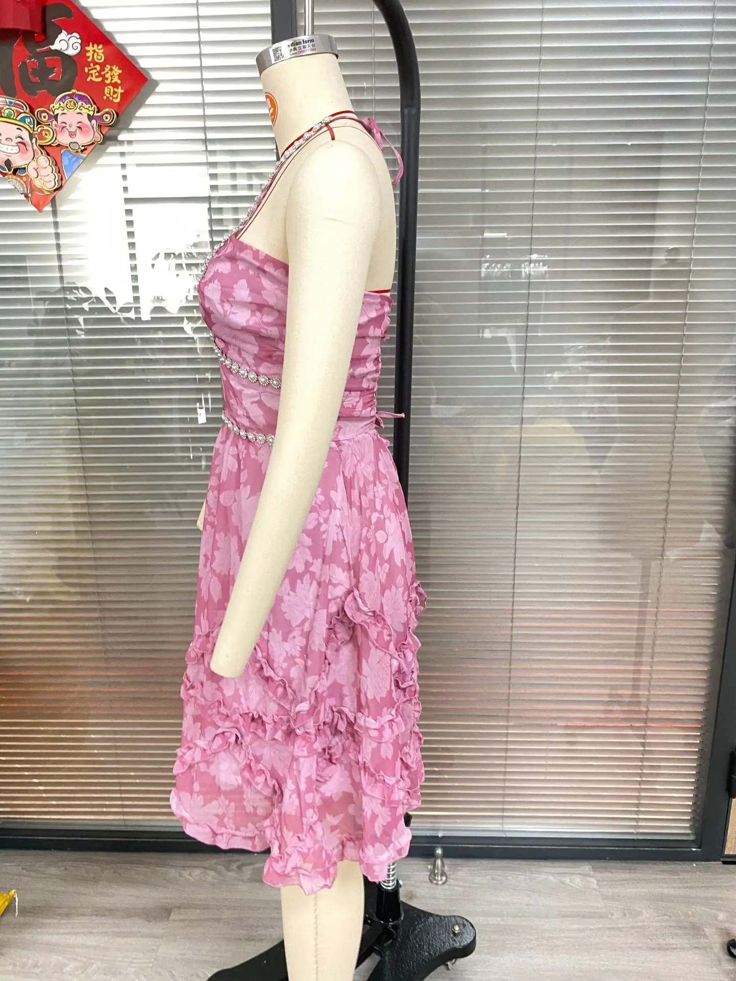 Moda impressão em camadas cinta vestidos primavera feminino sem mangas com decote em v vestido sem costas verão cintura alta pescoço montado mini vestido