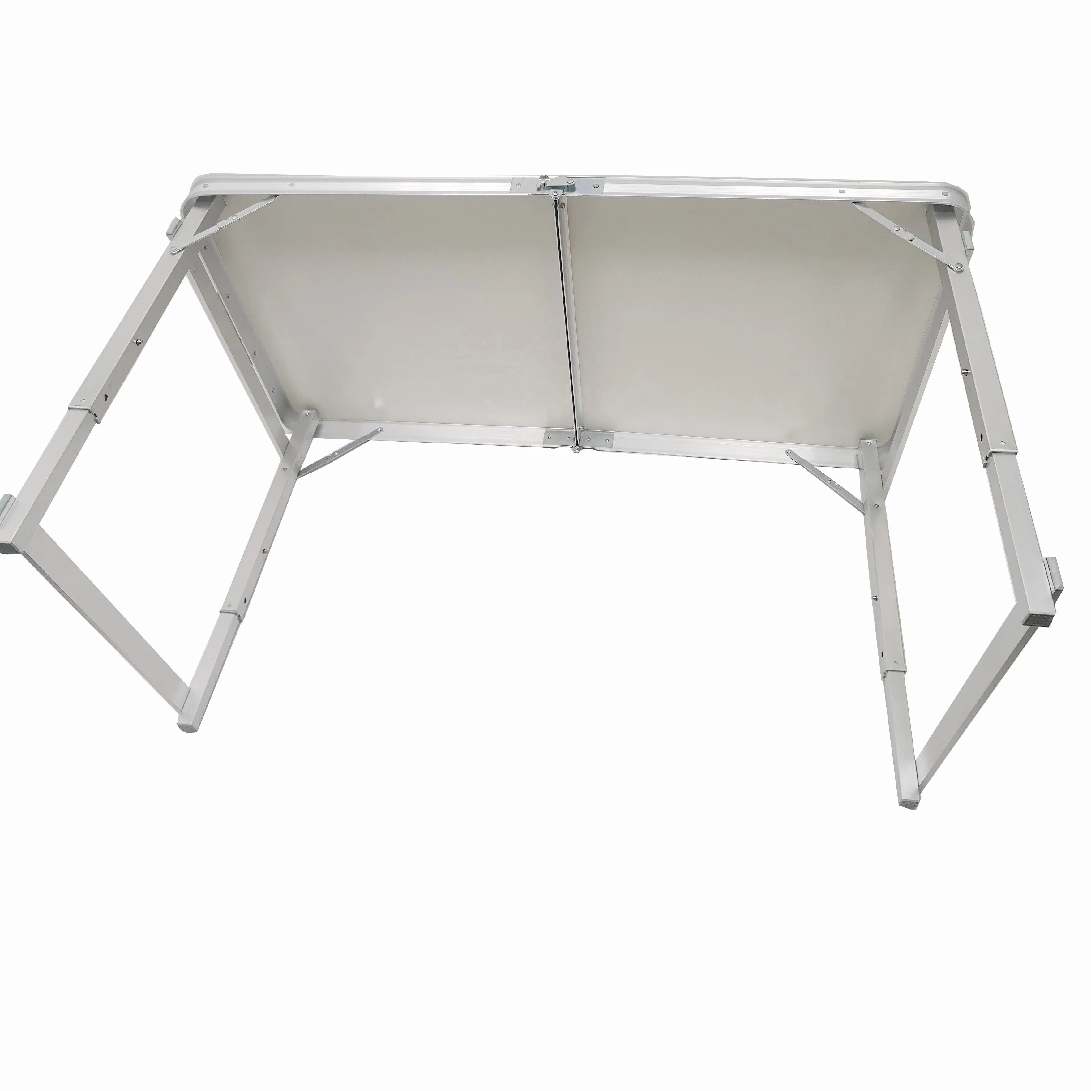 Tani aluminiowy składany stół i krzesła kempingowe, stół piknikowy do użytku na zewnątrz.