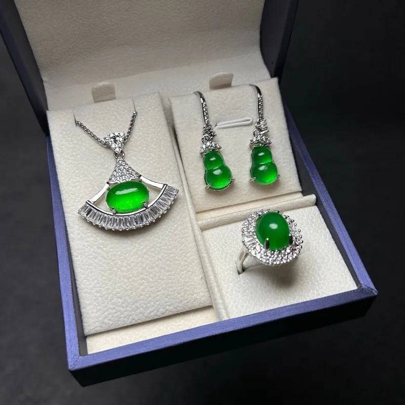 

Новые натуральные ледяные зеленые украшения из трех частей, подходящие для повседневного ношения