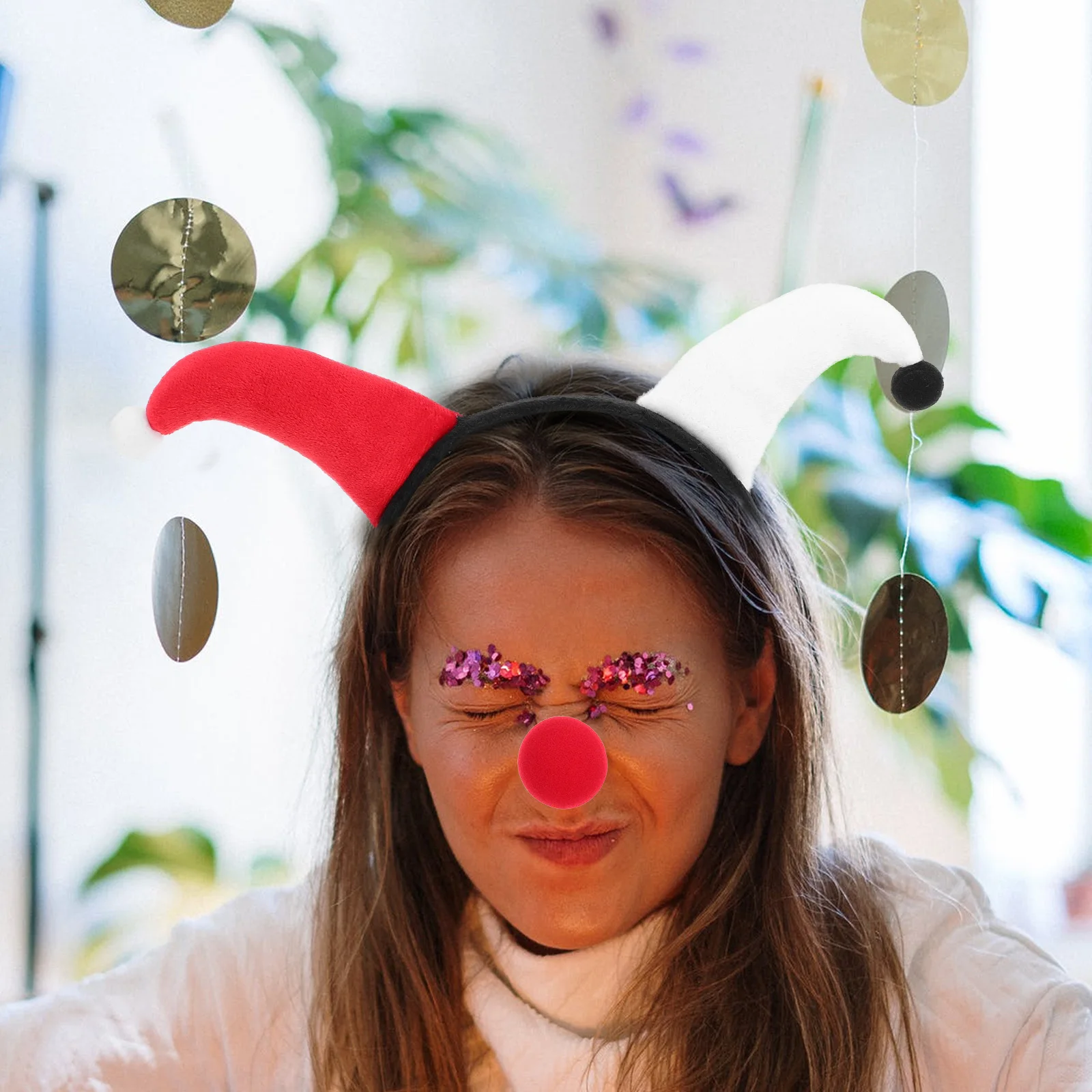 

2 шт. головные уборы на Хэллоуин: черная, белая, красная мини-шляпа клоуна для женщин, легкий вечерние аксессуары для косплея, праздничная атмосфера