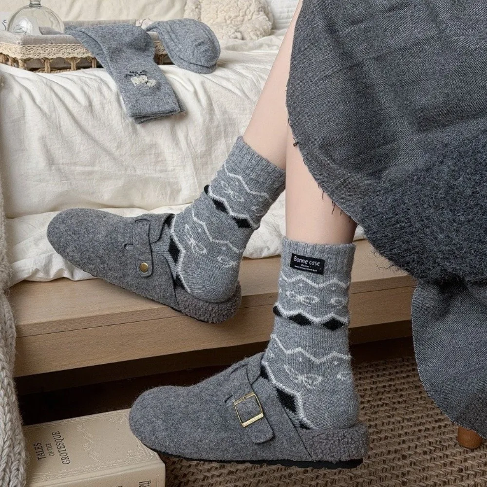 الاتجاه لطيف الكرتون جرو القوس الجوارب مريحة سميكة منتصف أنبوب الجوارب الدافئة الجوارب الطويلة النساء