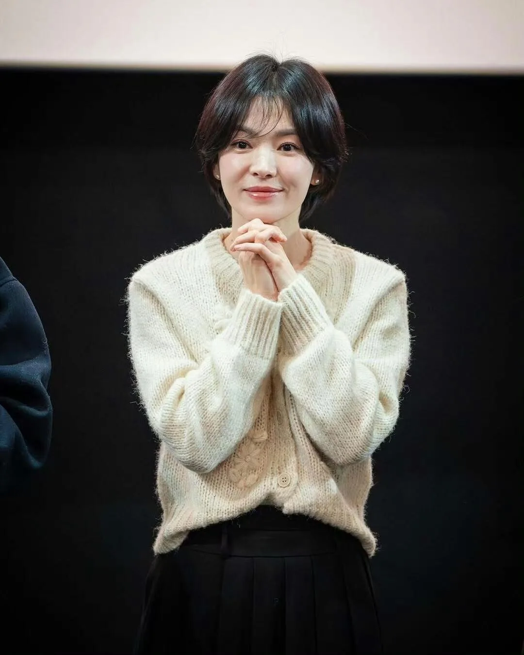 Cardigan maglione lavorato a maglia di lana con decorazione floreale 3D Lavoro pesante Morbido capispalla invernale da donna coreano Sle