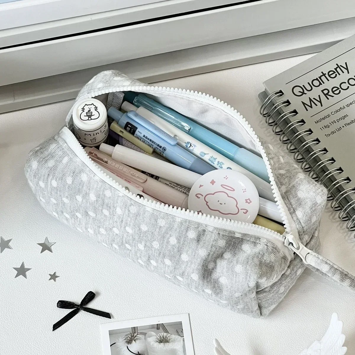 Koreanischer Stil Polka Dot Federmäppchen, multifunktionale Kosmetiktasche, große Kapazität, tragbarer Make-up-Organizer für den täglichen Gebrauch von Frauen – Detail 3