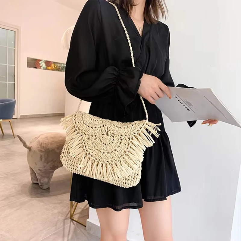 2024 New Summer Straw Bags Handmade Tassel Small Beach Bags Raffia Rattan Woven Handbags Vacation Shoulder Crossbody Bags Clutch