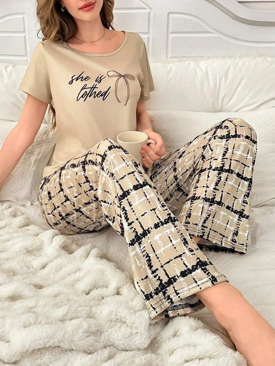 

2-Piece Women's Casual Pajama Set with Script Print Top and Grid Pattern Pants