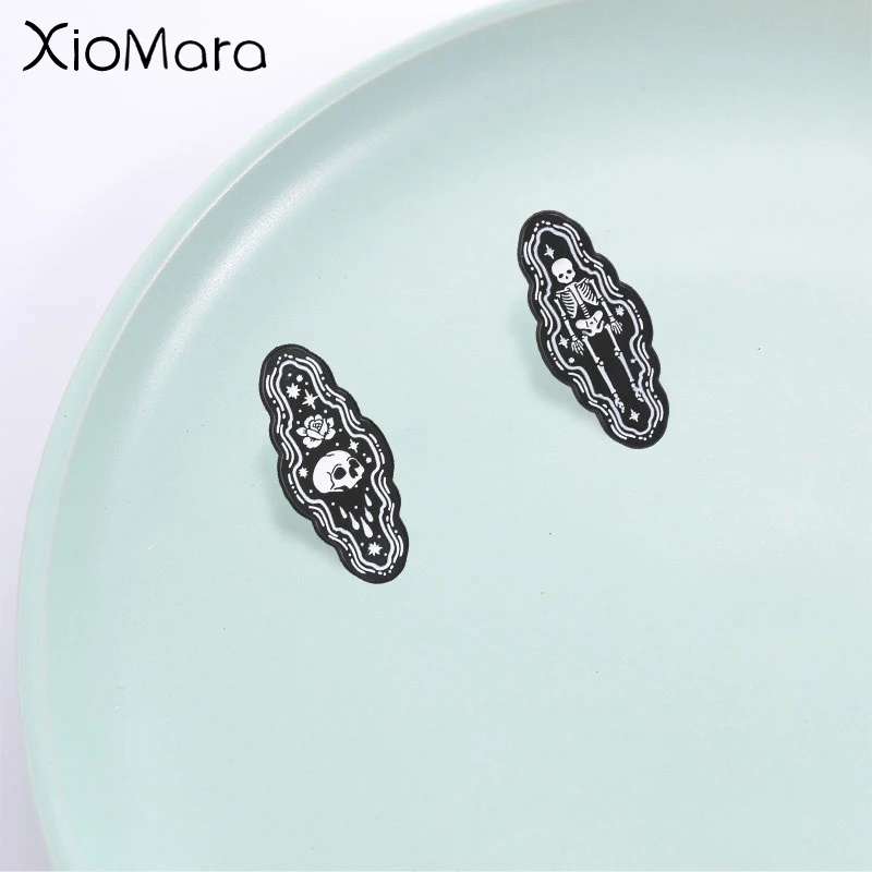 Dunkler Gothic-Totenkopf-Emaille-Pin, Schwarz-Weißer Totenkopf mit Rose und Vollständigem Skelett Abzeichen, Modisches Accessoire, Einzigartiges Geschenk für Punk-Liebhaber
