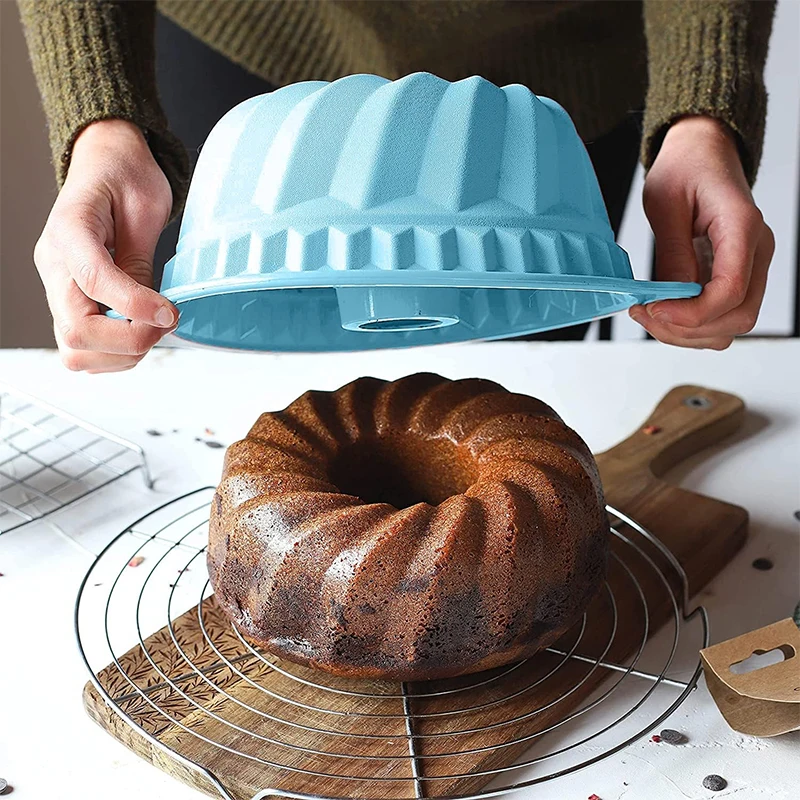 LMETJMA 9.5 Inch Silicone Fluted Pans Non-stickFluted Cake Pan with Sturdy Handle Kitchen Bundt Cake Baking Molds JT366 view 4
