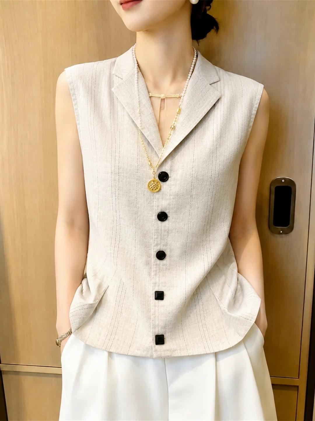 Fashionable Sleeveless Vest Women's Single Button Design Summer 2026 Elegant Commuter Style Top Quality Silk Material