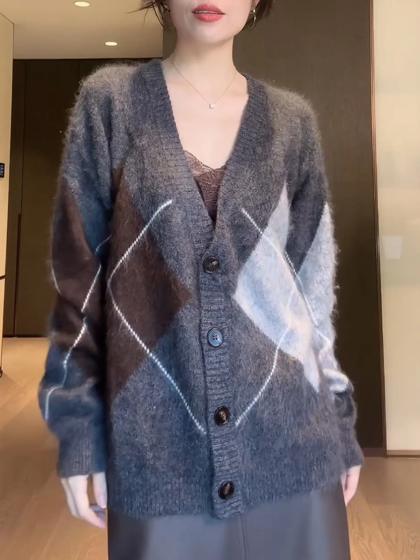 

Faionable Large Size Knitted Cardigan Women's Casual Sle Color Blo Diamond Pattern Slimming Knitted Top for Autumn Winter