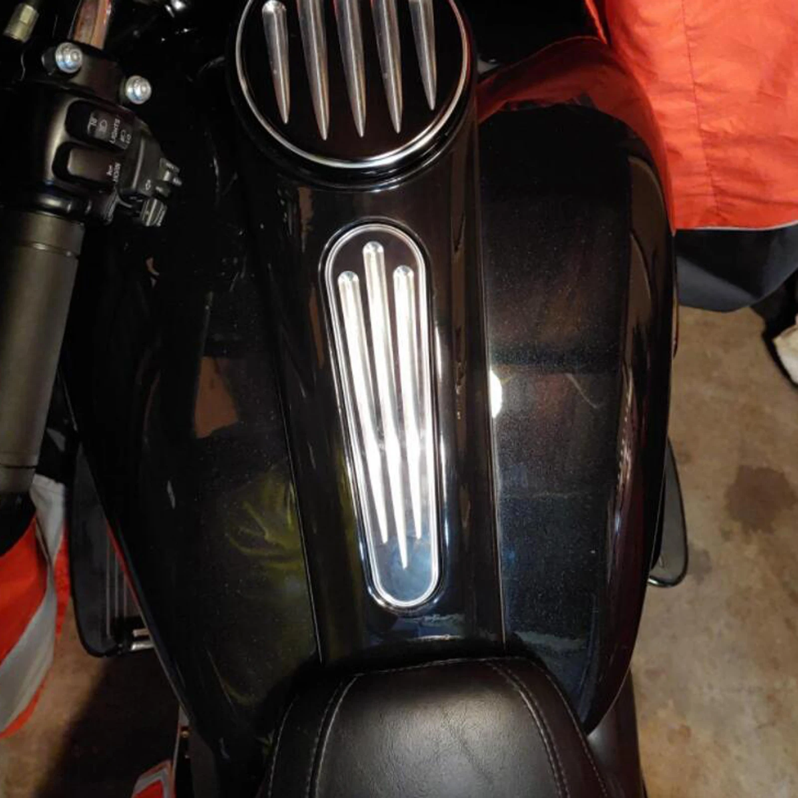 

Алюминиевая накладка на приборную панель для мотоциклов Harley Touring (Road Glide, Street Glide FLHX/FLTRX) 2008-2018