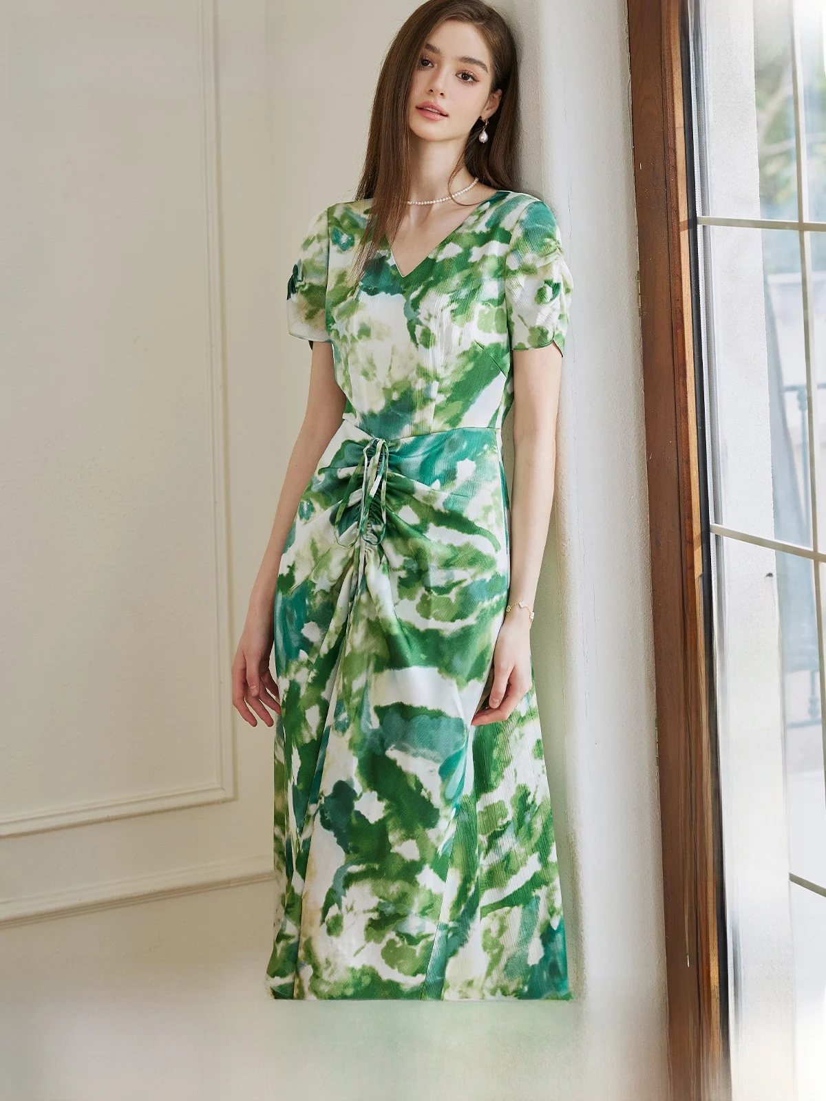   Roey S House ผู้หญิง Dr 2024 ฤดูร้อนใหม่ Sle รวบรวมเอวผ้าไหมซาติน Beach Holiday กระโปรง V Ne ort Sve