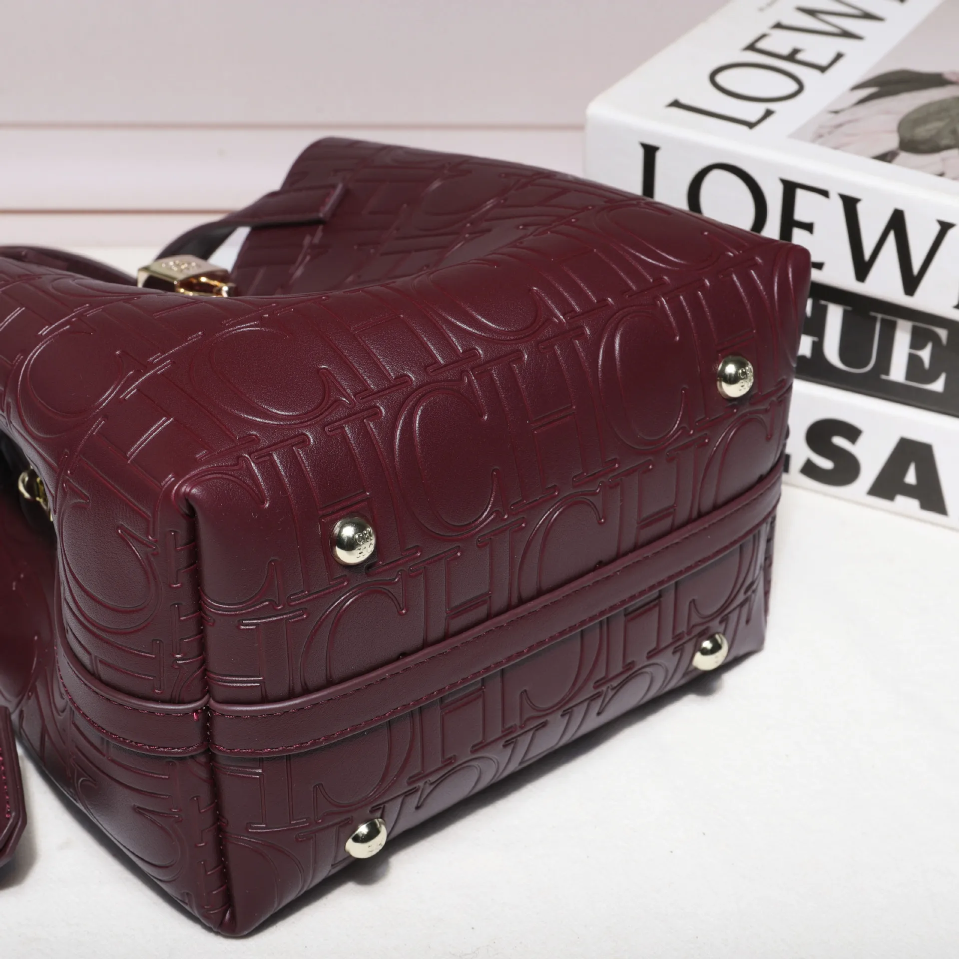 2025 Nuova borsa a secchiello da donna in rilievo, borsa tote di lusso in pelle strutturata, tracolla chic per i pendolari, elegante e spaziosa