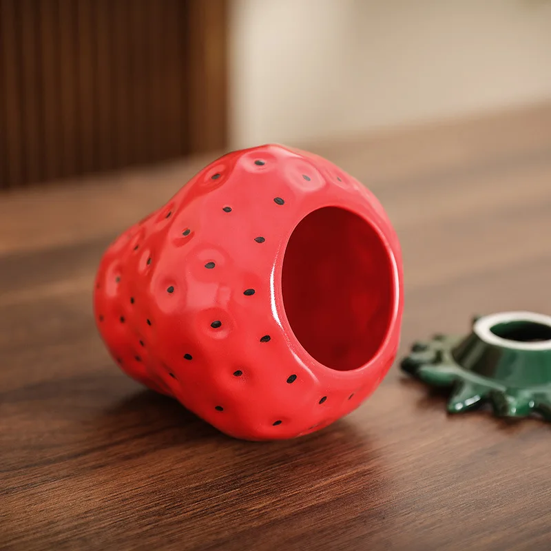 Creative Strawberry Ceramic Ashtray Strawberry Simulation Ceramic Ashtray Ornaments Living Room Decorative Cigarette Accessories