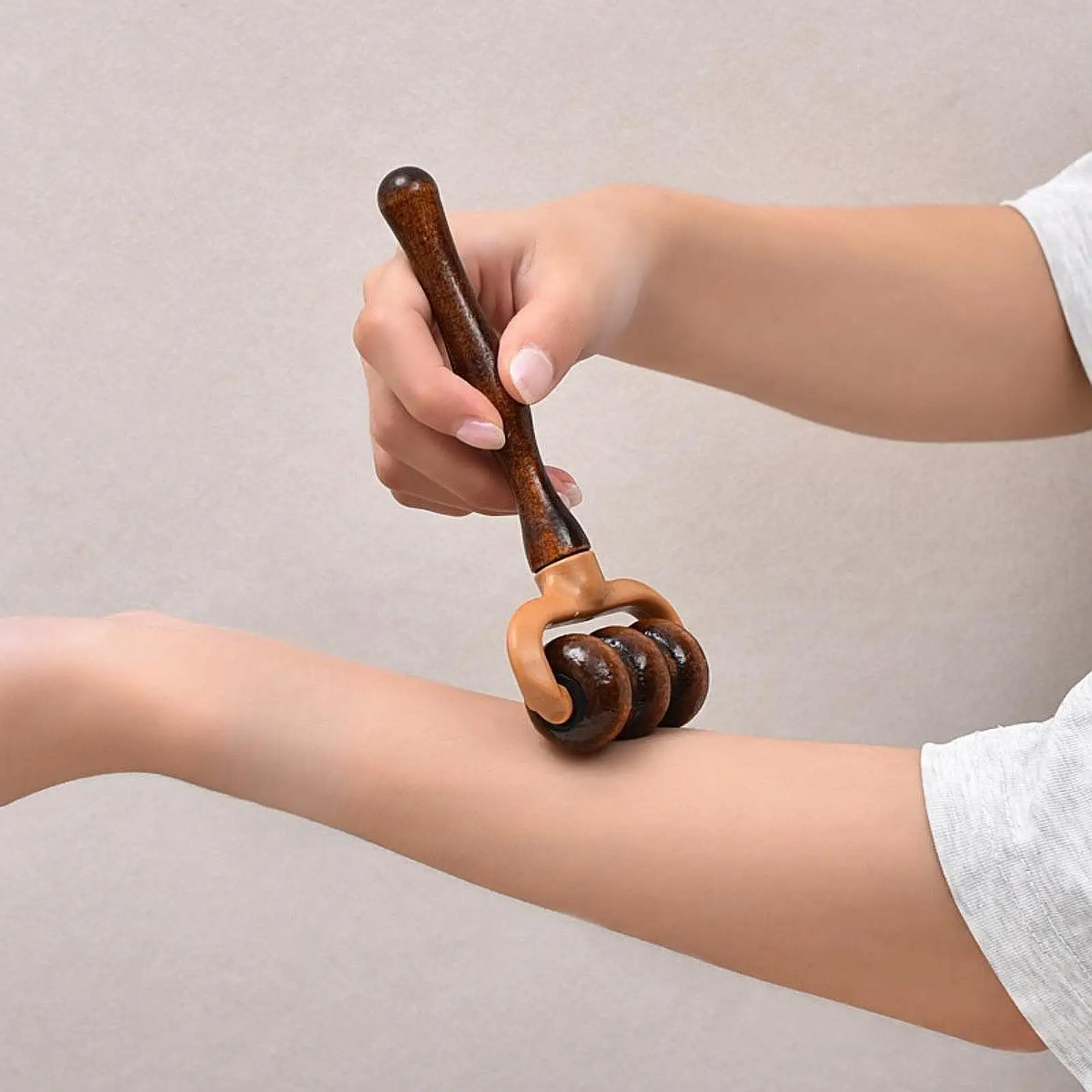 

Wooden Massage Roller Back ,Practical, Handheld Men Women Roller Massager Tool Massage Tool for Shoulder Back Waist Thigh Foot