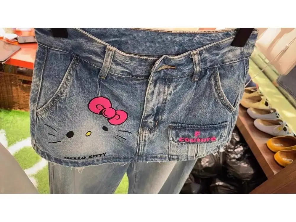 مرحبا كيتي خربش طباعة قطعتين تنورة السراويل النساء 2025 خمر غسل الدنيم الطبقات هيم التفاصيل Y2K لطيف لباس غير رسمي