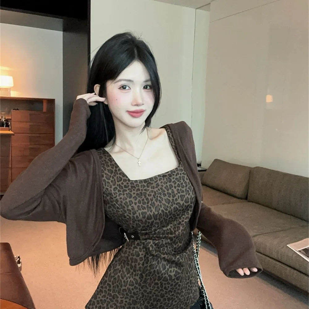 Pure Desire Autumn Winter Leopard Print Crop Top And Vest Two Piece Set Long Sve Square Collar Spicy Girl Sle Faionable