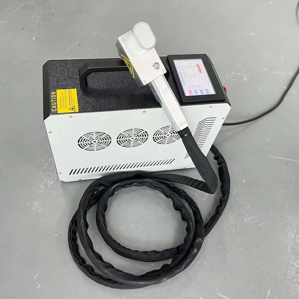 Portable 200w 300w 500w 1000w Pulsed Laser Cleaning Machine For Wood Paint Stone Metal Laser Cleaner