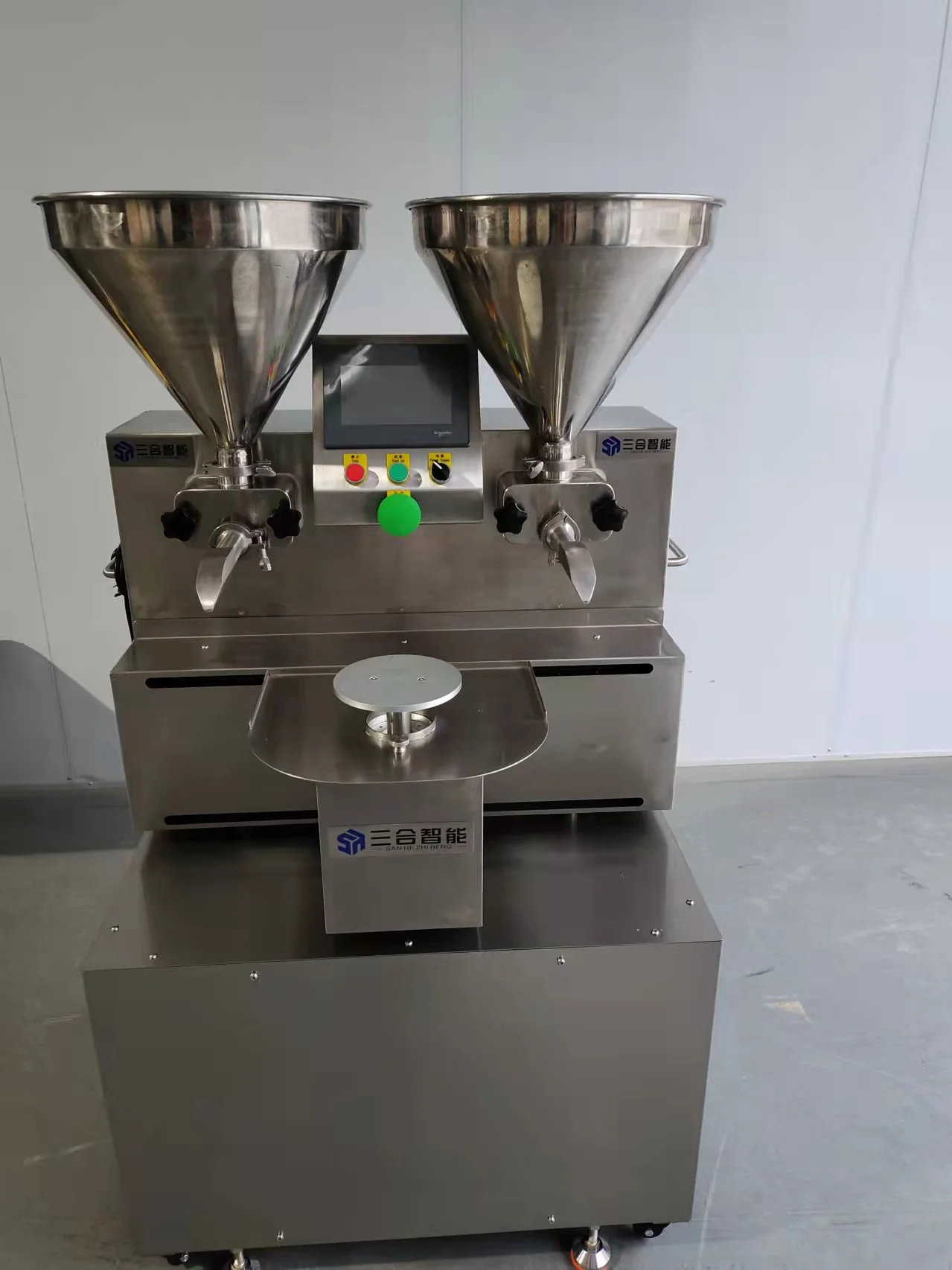 เครื่องแต่งหน้าเค้กวันเกิดทีรามิสุอัตโนมัติ2หัวเครื่องเกลี่ยครีมเค้กปาร์ตี้