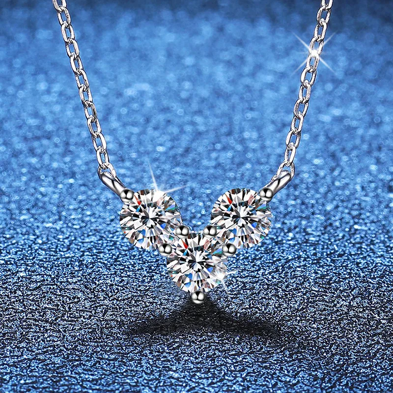 18K gold inlaid diamond D-color moissanite pendant necklace, love light luxury collarbone chain necklace, platinum PT950 mark