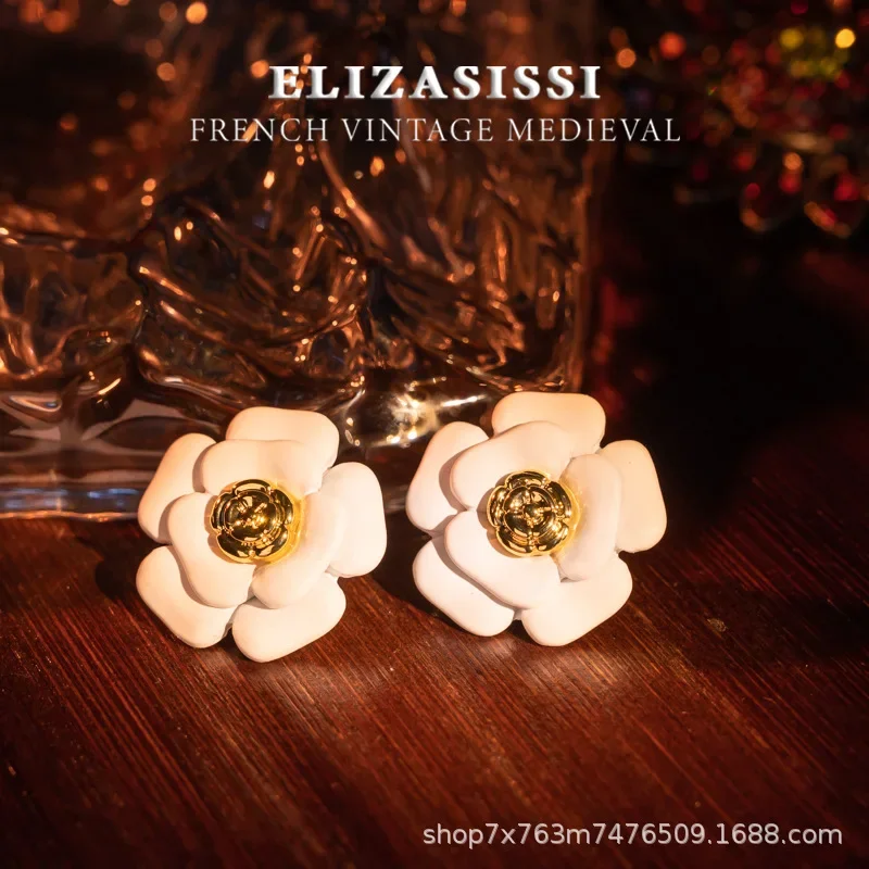 

Xiaoxiangfeng medieval vintage white handmade flowers, matte enamel glaze craftsmanship fashionable temperament stud earrings