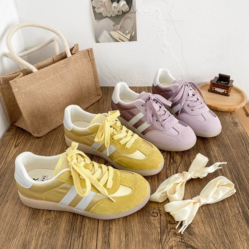 

Women's Versatile Low-Top Sports Shoes Breathable Casual Thin Bottom Sneakers Fashionable Canvas Shoes for Autumn