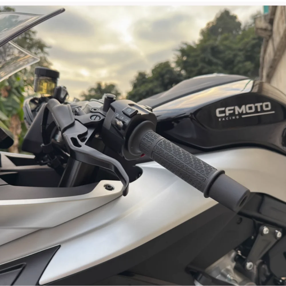 Suitable for CFMOTO 800NK motorcycle modified two-finger clutch handle labor-saving horn brake clutch handlebar pull rod accesso