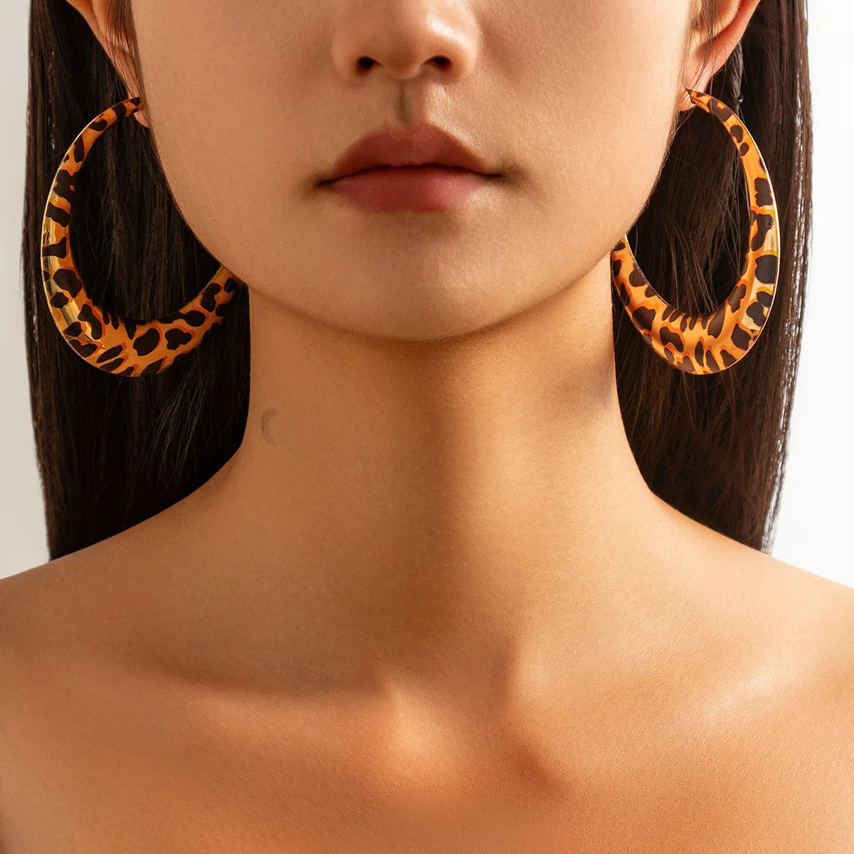 Retro Hollow Leopard Print Large Circle Women's Spicy Girl Design Earrings Exaggerated Geometric Perforated Earrings Jewelry