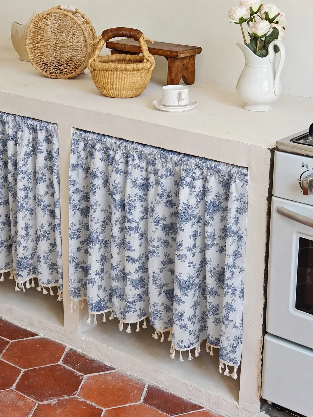 1pc Vintage Blue Floral Kitchen Cabinet Curtain with Beige Tassels, Short Ruffle Privacy Dust Cover for Open Storage Shelves