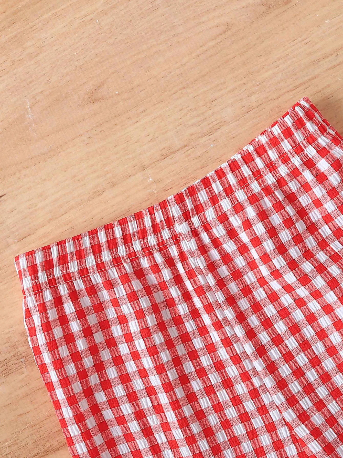 2-teiliges Herbst-/Winter-Outfit für Kleinkinder, Mädchen, 1–3 Jahre: Weißes Oberteil mit langen Ärmeln und roter Schleife + rote und weiße Karohose, süß und niedlich. – Detail 5