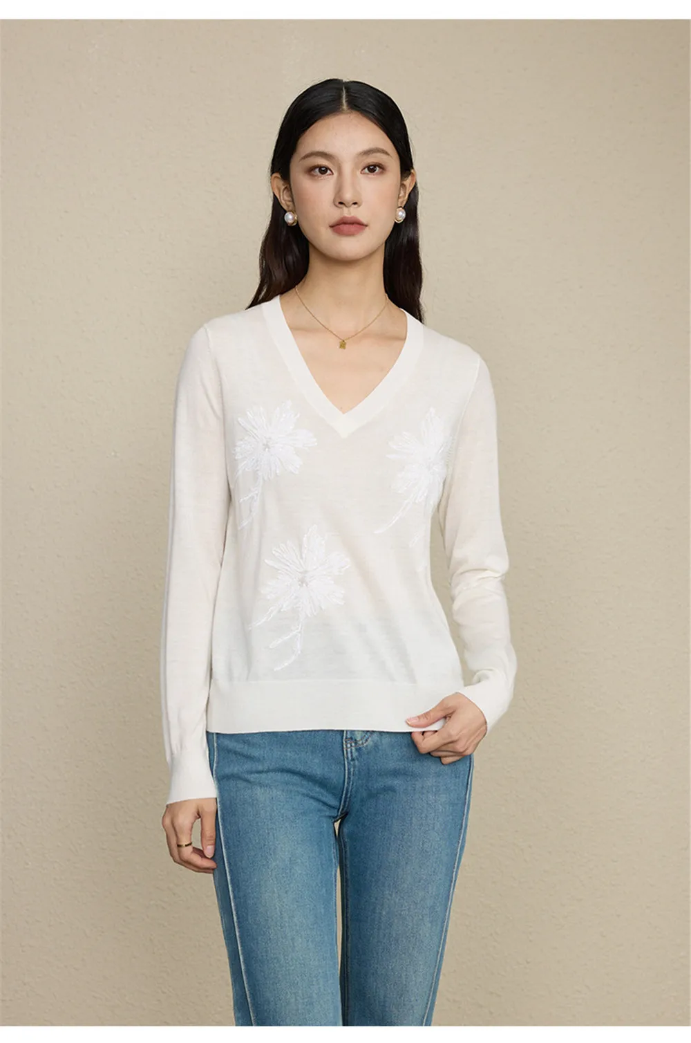 

25 Autumn New Women's Heavy Industry sequin Embroidered V-neck Woolen Knitted Sweater