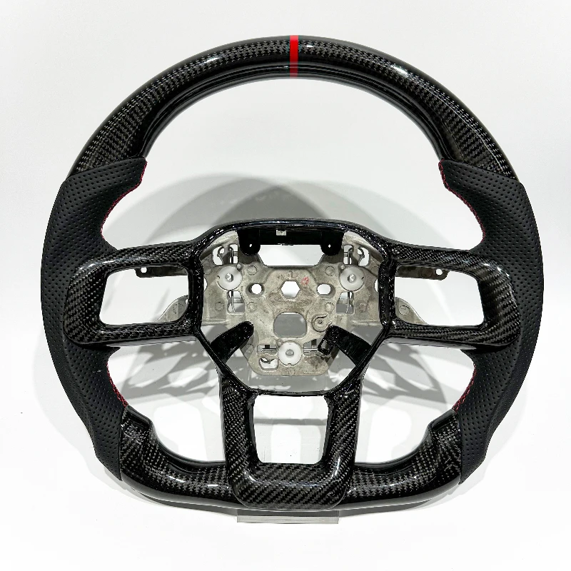 

Новейший спортивный руль Mustang из черного карбона с перфорированной кожей для Ford Mustang 2024-2025 годов