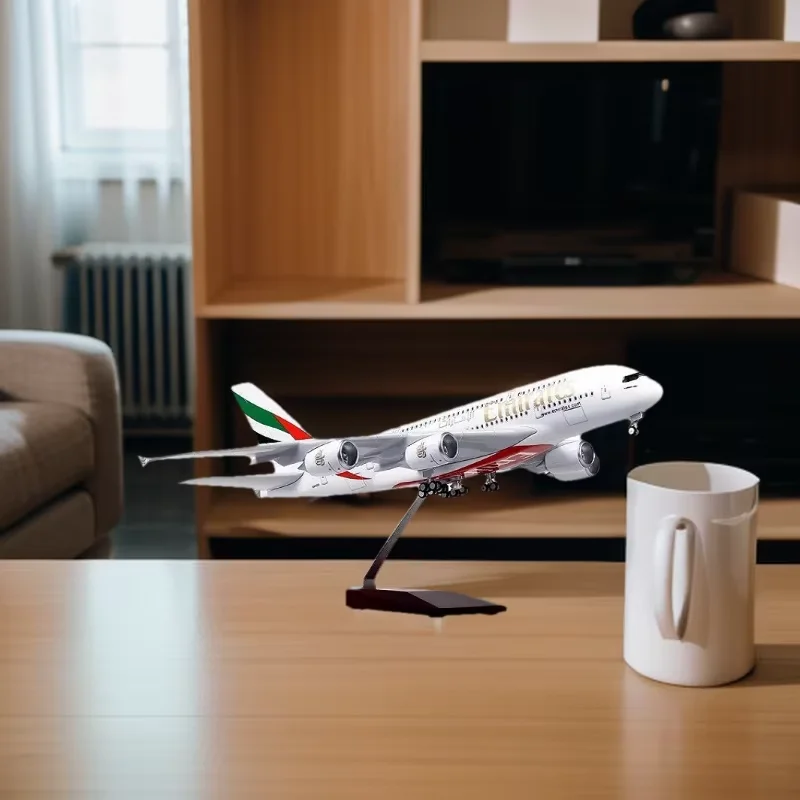 

1/160 Scale 45.5cm Airplane Model 380 A380 UAE Airline Aircraft Toys with Light & Wheel Landing gears Diecast Plastic Resin Toy