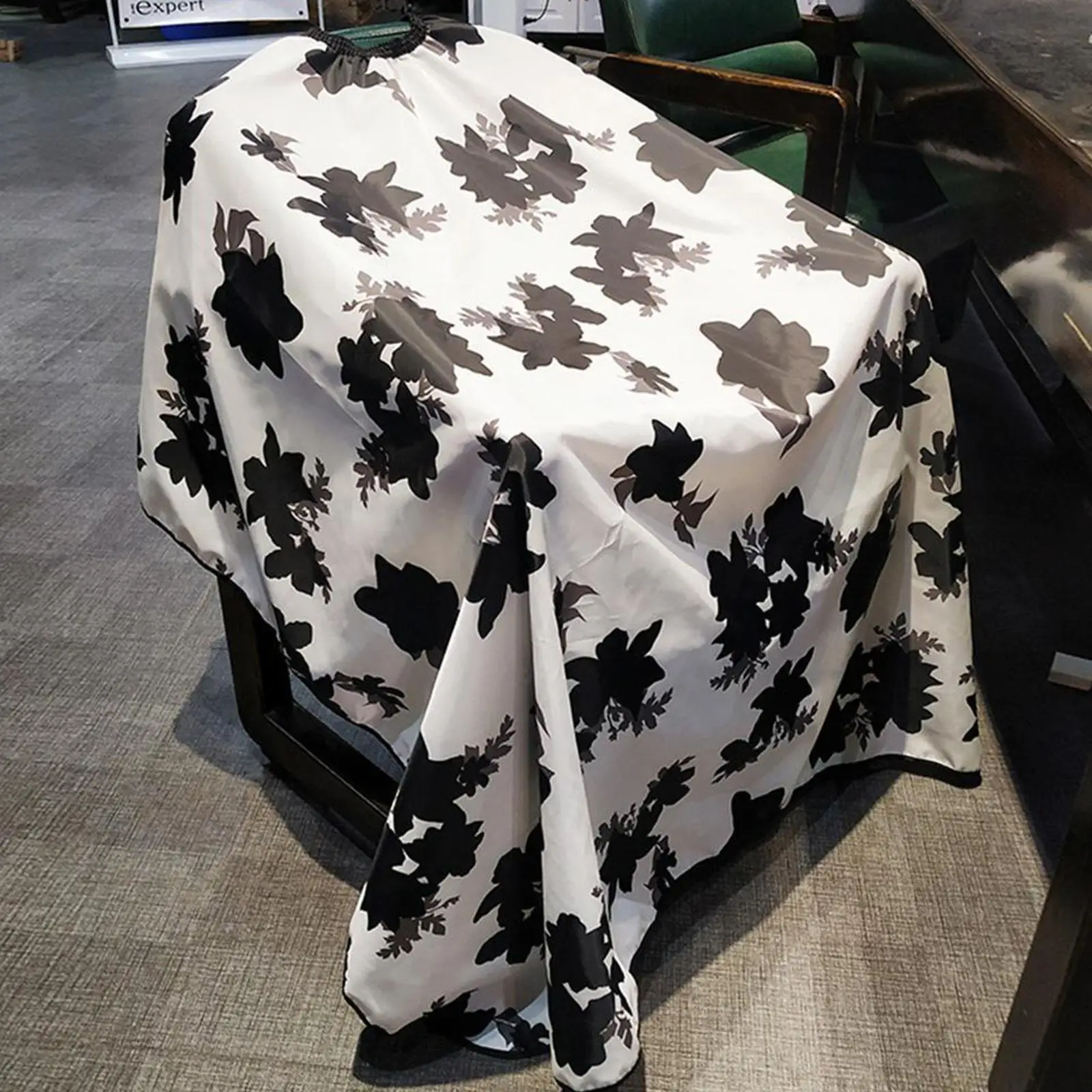 1PC Random Color Waterproof Salon Hair Cutting Cape Barber Hairdressing Haircut Cloak Apron Shaving Cloth 90*60cm