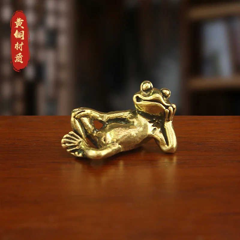Creative and whimsical little frog figurine, a retro-style, aged bronze table ornament, a brass craft for tea lovers