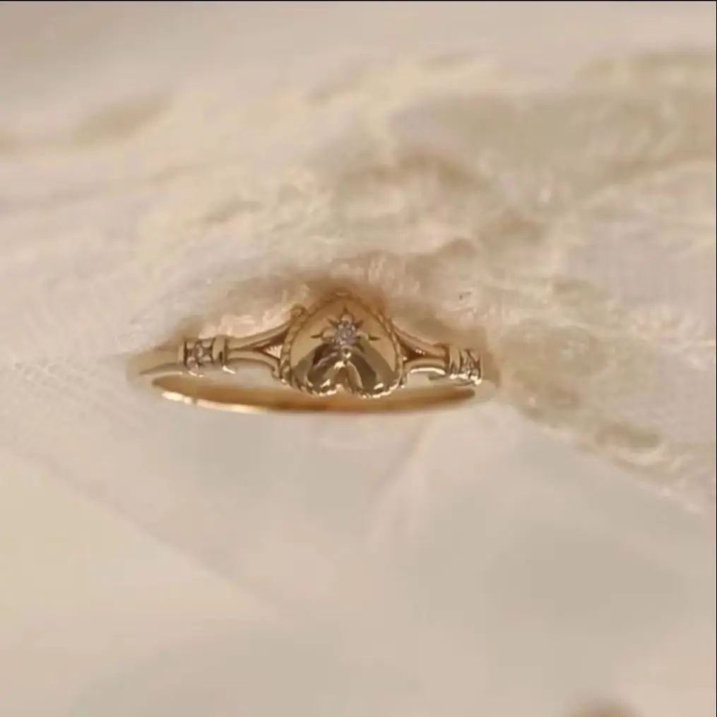 

Fashion Simple heart-shaped ladies gold-plated ring Instagram influencer wearing accessories Love accessories