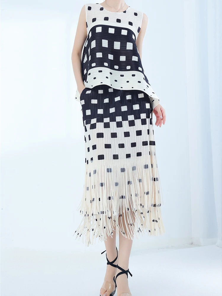 

Chic Polka Dot Sleeveless round Neck Women's Set Three-Color Block Skirt with Tassel Summer Fashion Age-Defying Outfit