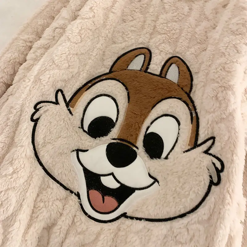 Cute Disney Chip Dale creative cartoon pattern simple fashion thickened pajamas soft and comfortable coral velvet home wear set