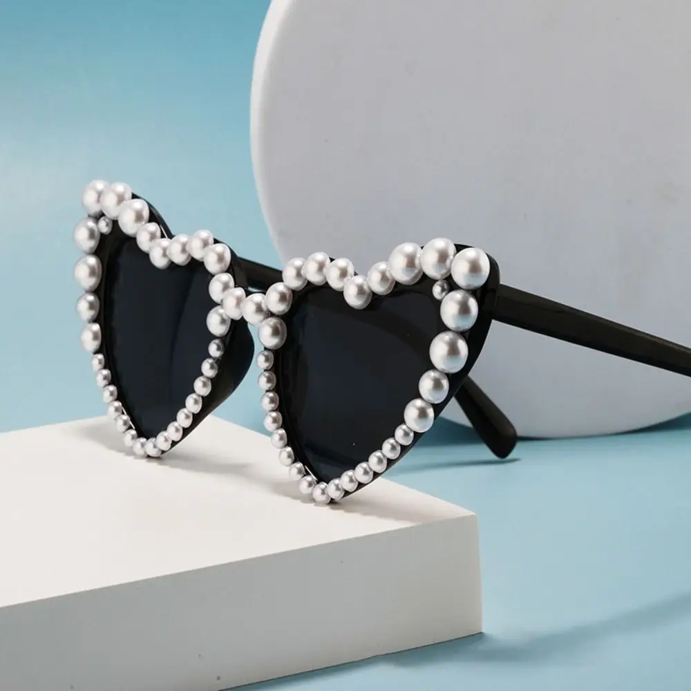 

Korean Heart-shaped Frame Pearl Decoration Sunglasses Travel Sun-Protective Black Shades Glasses Bride Eyewear Outdoor