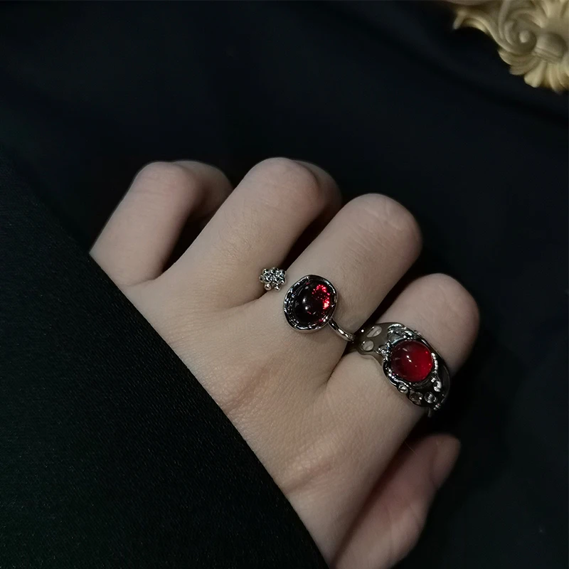 2Pcs Gothic Red Stone Rings Set Irregular Hollow Moonstone Open Ring Vintage Flower Bud Opal Rings Set Egirl Grunge Jewelry Gift