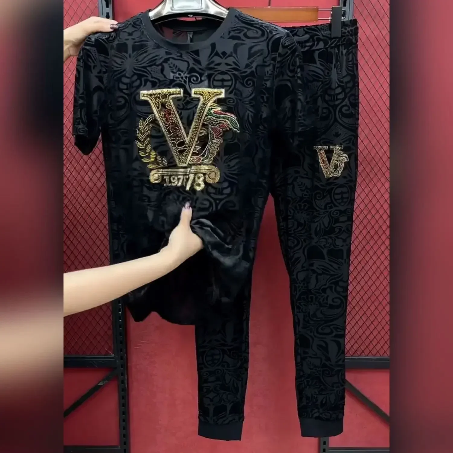 

Новый летний мужской модный повседневный спортивный костюм с короткими рукавами, стильный и универсальный удобный и мягкий комплект из футболки и брюк