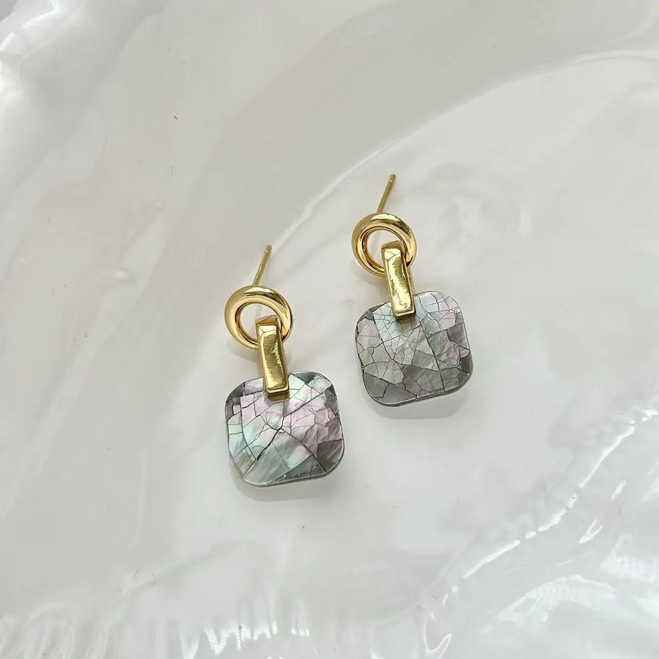 Light luxury retro square crack fritillary stud earrings gentle and advanced sense elegant and exquisite daily versatile earring
