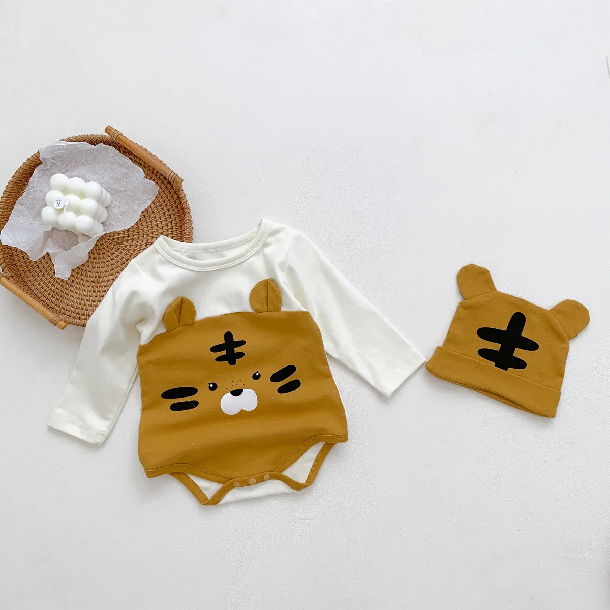 2025 Autumn New Korean Version Baby Jumpsuit Ins Tiger Color Blocking Design Ha Yi Baby Bag Fart Clothes