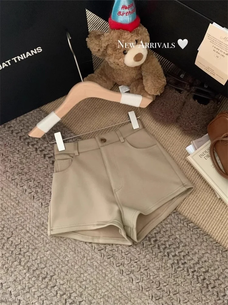 سروال قصير بخصر مرتفع وساق مستقيمة للنساء، أسلوب عملي، نحيف وجذاب، سروال كاجوال على الطراز الكوري مع تفاصيل الجيوب