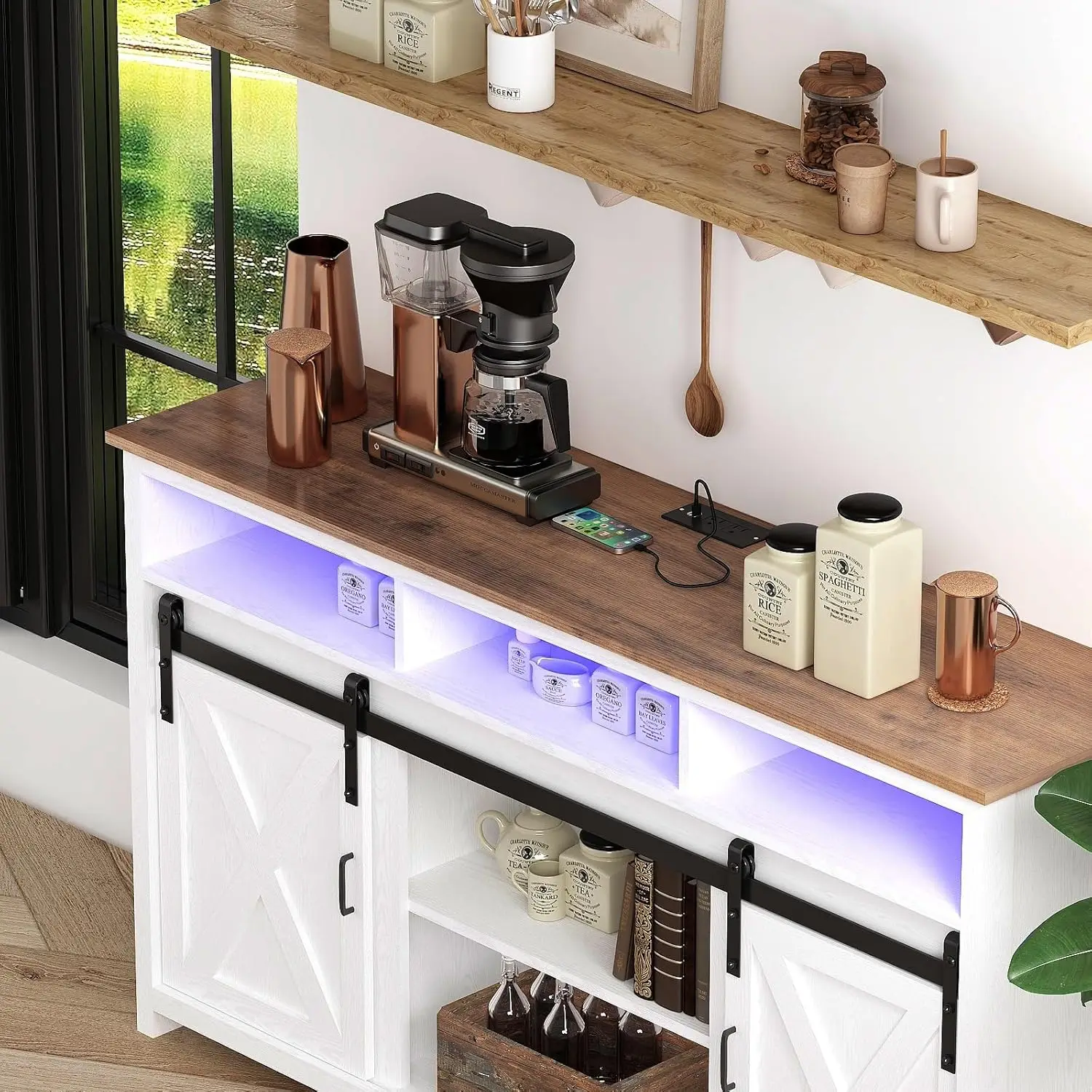 خزانة بار القهوة في المزرعة مع باب ومخرج منزلق، وخزانة جانبية للتخزين باللون الأبيض لغرفة الطعام والمطبخ والمدخل #6