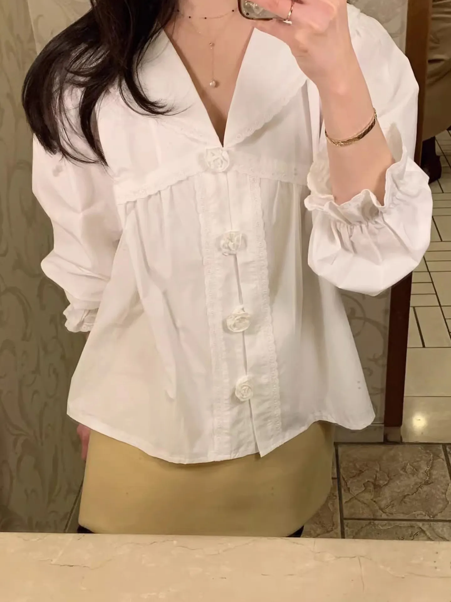 

Clothland Women Sweet Lace Blouse Flower Button Long Sleeve Peter Pan Collar Shirt Female Elegant Tops Blusa Mujer LB412