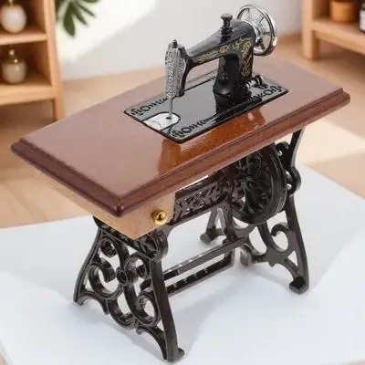 

Миниатюрная швейная машинка 1:12, деревянная, из сплава, для коллекции, аксессуар для кукольного домика, украшение для швейной мастерской